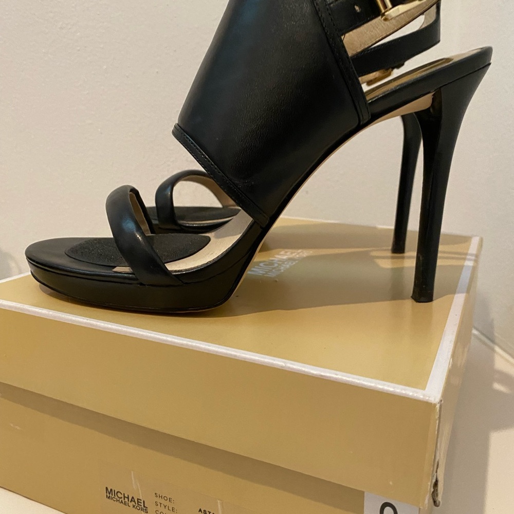 Micheal Kors Asta Black Leather Sandal - Picture 2 of 7